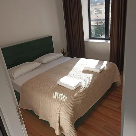 Serviced Blloku Area Apartman *
